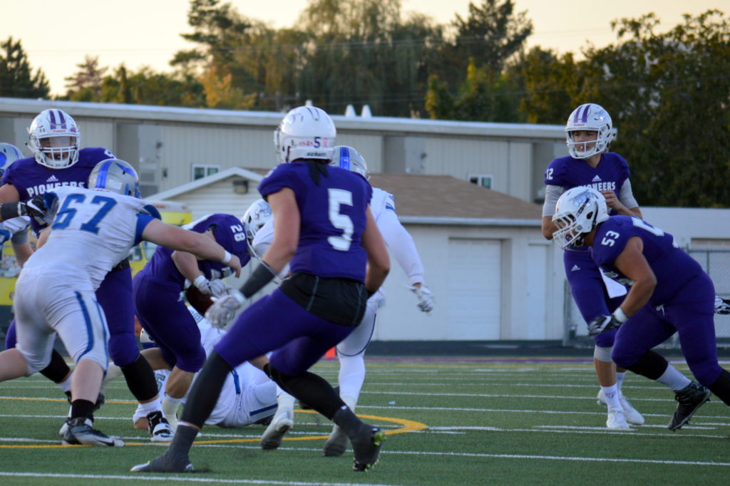 Cammon Cooper preps a pass for the Pioneers. Photo: Nicole Kunze