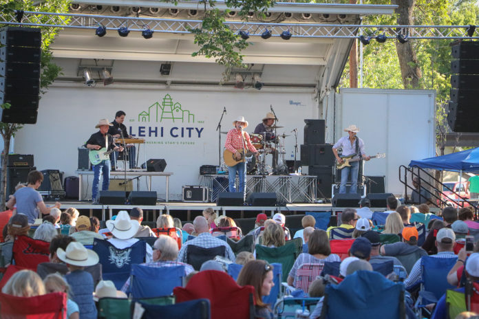 WK-Pic 3 concert and crowd at Wines Park Concert 6-26-18 (1)